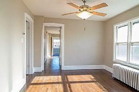 Amazing 2 Bedroom Home  in Forest Park, IL (Photo 3 of 8)