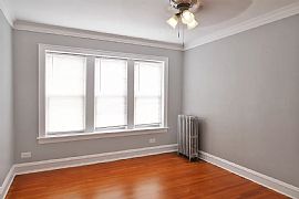 Charming Apartment  in Forest Park, IL (Photo 3 of 6)