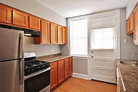 Charming Apartment  in Forest Park, IL (Photo 5 of 6)