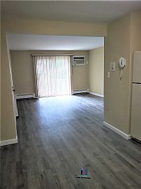 Bright, Beautifully Updated 1-Bedrm, 1-Bath 1st Floor Condo in South Lawrence, MA (Photo 4 of 12)