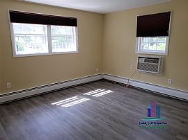 Bright, Beautifully Updated 1-Bedrm, 1-Bath 1st Floor Condo in South Lawrence, MA (Photo 7 of 12)