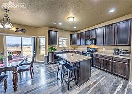 A Beautiful and Charming 3 Bedroom Apartment in Colorado Springs, CO (Photo 10 of 10)
