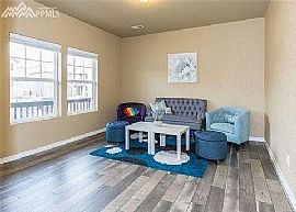 A Beautiful and Charming 3 Bedroom Apartment in Colorado Springs, CO (Photo 2 of 10)