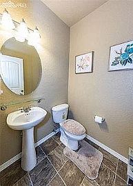 A Beautiful and Charming 3 Bedroom Apartment in Colorado Springs, CO (Photo 3 of 10)