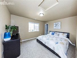 A Beautiful and Charming 3 Bedroom Apartment in Colorado Springs, CO (Photo 4 of 10)