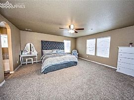 A Beautiful and Charming 3 Bedroom Apartment in Colorado Springs, CO (Photo 8 of 10)