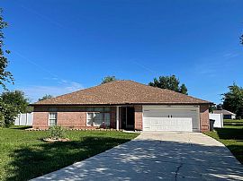 9038 Prosperity Lake Dr, Jacksonville, Fl 32244 in Jacksonville, FL