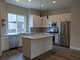 Beautiful 3bedroom Available For Rent in Arvada, CO (Photo 2 of 12)