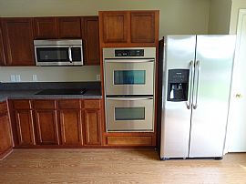 Amazing and Charming Single Family Home For Rent in Jacksonville, FL (Photo 4 of 12)