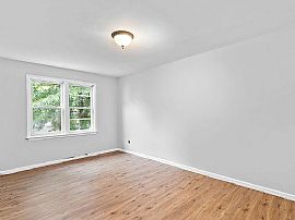 144 Marks Pl, North Bergen, Nj 07047 in North Bergen, NJ (Photo 8 of 12)