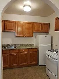 Apartment For Rent in Forest Park, IL (Photo 3 of 7)