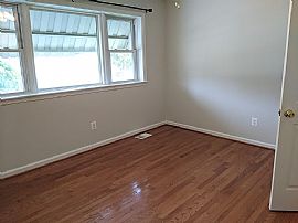 10502 Inwood Ave, Silver Spring, Md 20902 in Silver Spring, MD (Photo 3 of 12)