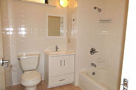 3 Bedrooms / 1 Bath House Available in San Francisco, CA (Photo 2 of 3)