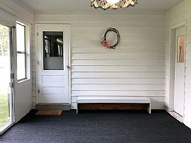 733 W Shore Dr, City of Delafield, Wi 53018 in Delafield, WI (Photo 3 of 12)