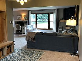 733 W Shore Dr, City of Delafield, Wi 53018 in Delafield, WI (Photo 5 of 12)