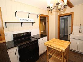 5152 N Santa Monica Blvd, Whitefish Bay, Wi 53217 in Whitefish Bay, WI (Photo 4 of 12)