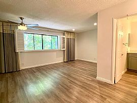 Town House For Rent  in Arcadia, CA (Photo 2 of 9)