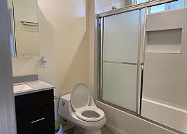 House For Rent  in Northridge, CA (Photo 2 of 7)