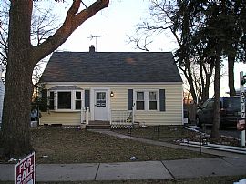 Charming Cape Cod in Hickory Hills, IL