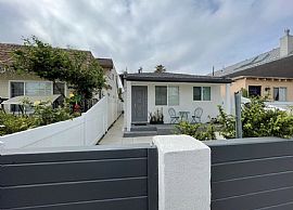 Apartment For Rent  in Los Angeles, CA