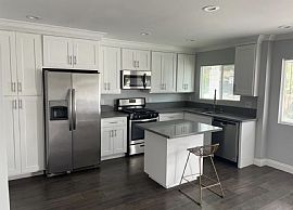 Apartment For Rent  in Los Angeles, CA (Photo 7 of 10)