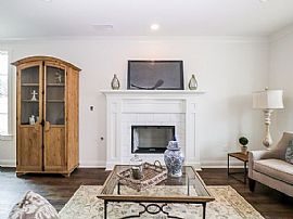 A 3 Bed Room Home Apartment with Three Bath Room in Oxford, MS (Photo 5 of 12)