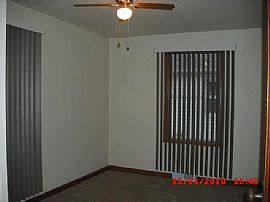 606 N Maple Ave, Marshfield, Wi 54449 in Marshfield, WI (Photo 4 of 12)