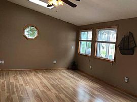 Welcome Home to This Gorgeous Renovated 3-Bedrooms Single House in Worcester, MA (Photo 8 of 11)