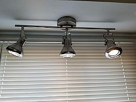 Charming 3 Bedroom Home in Chicago Ridge, IL (Photo 10 of 12)