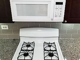 Charming 3 Bedroom Home in Chicago Ridge, IL (Photo 3 of 12)