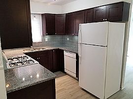 Charming 3 Bedroom Home in Chicago Ridge, IL (Photo 5 of 12)