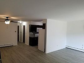 Charming 3 Bedroom Home in Chicago Ridge, IL (Photo 6 of 12)