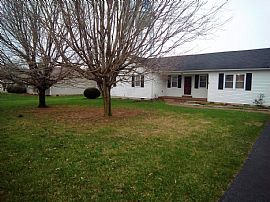 38 Schwarzkopf St For Rent! Call Or Text (989) 572-2152. 700/mo in Bowling Green, KY