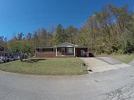 933 Fitzpatrick Rd For Rent! Call Or Text 989 572-2152. 650/mo in Prestonsburg, KY