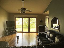 Well Remodeled 3bed 2bath in Sycamore, IL (Photo 9 of 12)