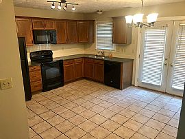 1212 Red Stone Dr, Lexington, Ky in Lexington, KY (Photo 2 of 12)