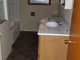 5657 N Green Bay Ave, Glendale, Wi 53209 in Glendale, WI (Photo 6 of 11)