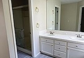 4682 Winthrop Ct, Lake Oswego, Or in Lake Oswego, OR (Photo 7 of 12)