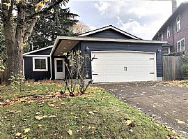 932 Ne Oneonta St, Portland, Or in Portland, OR