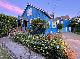 1728 Se Clatsop St, Portland, Or  in Portland, OR