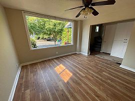 1728 Se Clatsop St, Portland, Or  in Portland, OR (Photo 4 of 5)