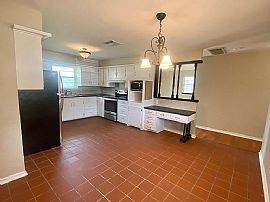 2703 Tottingham Rd, Oklahoma City, Ok in Oklahoma City, OK (Photo 2 of 12)