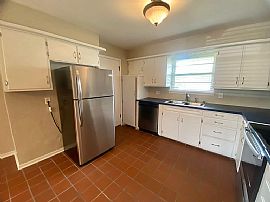 2703 Tottingham Rd, Oklahoma City, Ok in Oklahoma City, OK (Photo 3 of 12)