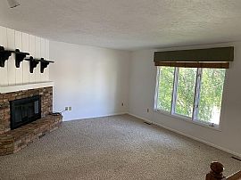 424 W Spring Creek Dr, Bozeman, Mt in Bozeman, MT (Photo 5 of 12)