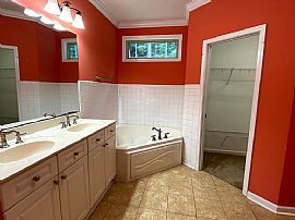 5020 Melrose Way, Hoover, Al 35226 in Hoover, AL (Photo 7 of 12)