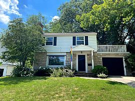 822 Hiawatha Dr, Madison, Wi 53711 in Madison, WI