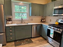 121 Morningside Dr, Stratford, Ct 06614 in Stratford, CT (Photo 4 of 10)