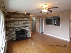  213 Powhatan Ave, Bluefield, Wv 24701 in Bluefield, WV (Photo 3 of 12)