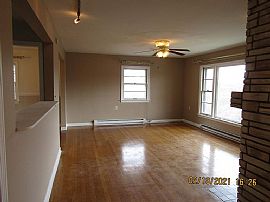  213 Powhatan Ave, Bluefield, Wv 24701 in Bluefield, WV (Photo 4 of 12)