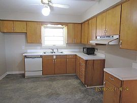  213 Powhatan Ave, Bluefield, Wv 24701 in Bluefield, WV (Photo 6 of 12)